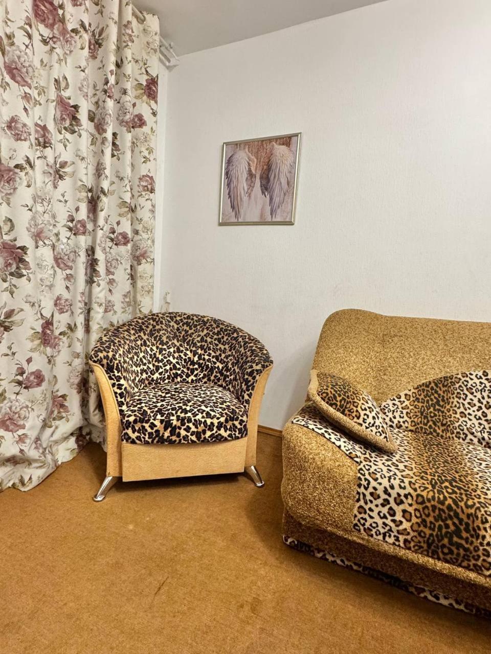 Апартаменти З 2-Ма Кімнатами В 5 Хвилинах Від М. Печерська キエフ エクステリア 写真