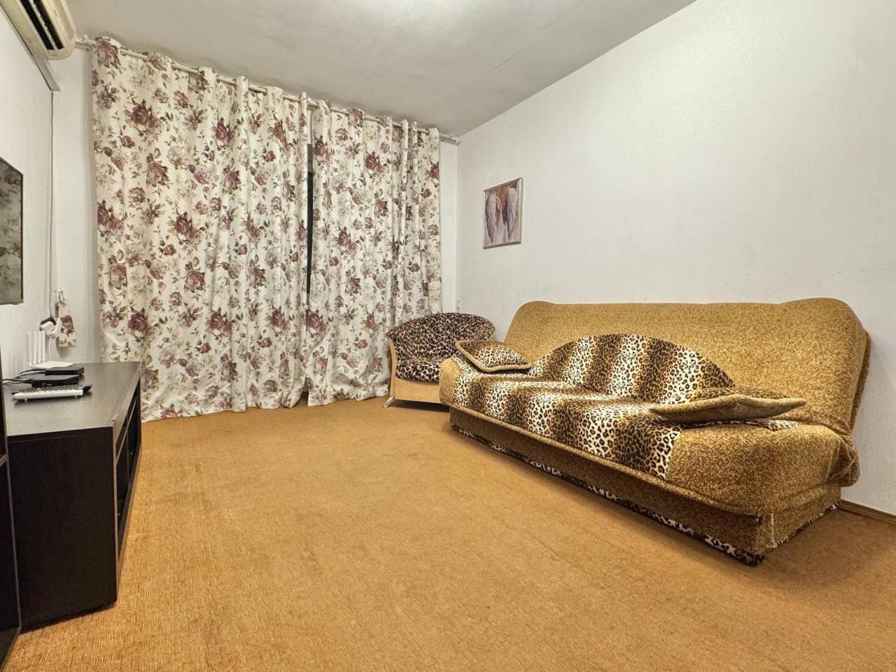 Апартаменти З 2-Ма Кімнатами В 5 Хвилинах Від М. Печерська キエフ エクステリア 写真